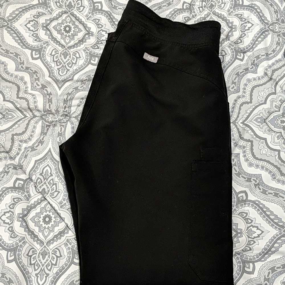 FIGS Kade Cargo Scrub Pants